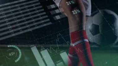 Kafkasyalı futbolcu üzerinden finansal veri işleme animasyonu. Küresel spor, iş dünyası, ağlar, hesaplama, veri işleme ve dijital olarak oluşturulmuş video konsepti.