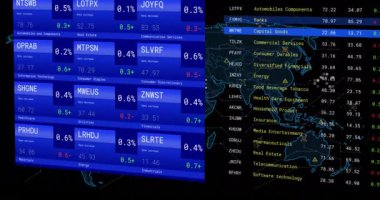 Dünya haritasında finansal veri işleme animasyonu. Küresel finans, iş, bağlantılar, hesaplama ve veri işleme kavramı dijital olarak oluşturulmuş video.