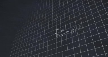 Matematiksel veri işlemenin siyah arkaplan üzerindeki animasyonu. Küresel bilim, iş dünyası, ağlar, bağlantılar, hesaplama ve veri işleme kavramı dijital olarak oluşturulmuş video.