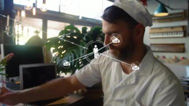 Mutfaktaki Kafkas fırıncılarının ikonlarıyla bağlantı ağının animasyonu. Küresel iş, bağlantılar, hesaplama ve veri işleme kavramı dijital olarak oluşturulmuş video.