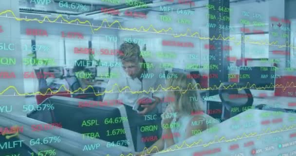 Animation Der Finanzdatenverarbeitung Über Verschiedene Kollegen Die Büro Arbeiten Business — Stockvideo