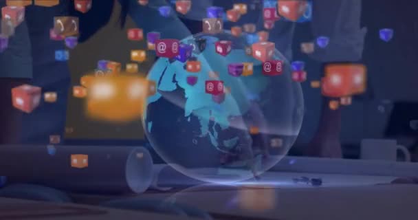 Animace Ikon Záblesky Čoček Rotující Celém Světě Různí Inženýři Diskutující — Stock video