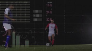 Çeşitli erkek futbol oyuncuları üzerinde finansal veri işleme animasyonu. Finansal, spor ve dijital arayüz kavramı dijital olarak oluşturulmuş video.