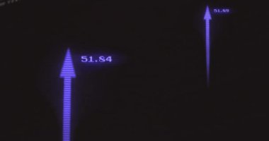 Siyah zemin üzerinde veri işleme üzerine ok animasyonu. İş, finans, bilgisayar ve dijital arayüz kavramı dijital olarak oluşturulmuş video.