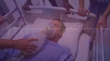 Kardiyografi ve veri işleme üzerinde oksijen maskesi takmış bir sürü doktor hastayla yatakta yürüyor. Tıp, sağlık ve dijital arayüz, dijital olarak oluşturulmuş video.