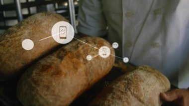 Mutfaktaki Kafkas fırıncılarının ikonlarıyla bağlantı ağının animasyonu. Küresel iş, bağlantılar, hesaplama ve veri işleme kavramı dijital olarak oluşturulmuş video.