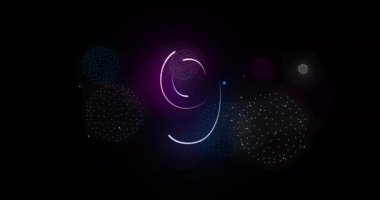 Siyah arka planda havai fişeklerle gece yarısına kadar geri sayım. Yeni yıl, yeni yıl arifesi, parti, kutlama ve geleneksel konsept dijital olarak oluşturulmuş video.