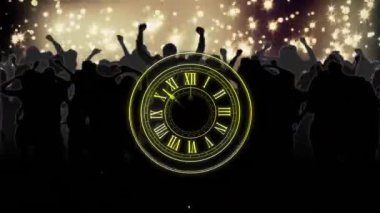 Gece yarısını gösteren saat animasyonu ve siyah arka planda patlayan havai fişekler. Yeni yıl, yeni yıl arifesi, parti, kutlama ve geleneksel konsept dijital olarak oluşturulmuş video.