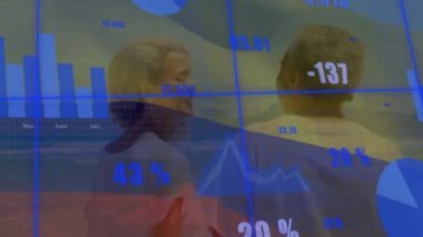 Kolombiya bayrağı ve çeşitli çiftler üzerinde finansal veri işleme animasyonu. Küresel iş, ağlar, bağlantılar, hesaplama ve veri işleme kavramı dijital olarak oluşturulmuş video.