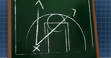 Siyah arka plandaki şebeke şablonu üzerinden beyaz renkli oklar ve spor sahasındaki sembollerin canlandırılması. Dijital olarak oluşturulmuş, hologram, illüstrasyon, üç boyutlu, oyun planı, strateji, rekabet.
