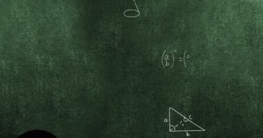 Matematiksel veri işlemenin yeşil arkaplan üzerindeki animasyonu. Küresel bilim, iş dünyası, ağlar, bağlantılar, hesaplama ve veri işleme kavramı dijital olarak oluşturulmuş video.