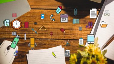 Ahşap masadaki fare, kağıt, kalem ve dizüstü bilgisayarın üzerinde çok renkli simgelerin canlandırılması. Dijital bileşik, çoklu pozlama, okul malzemeleri, kırtasiye malzemeleri, fikirler, kablosuz ve teknoloji kavramı.