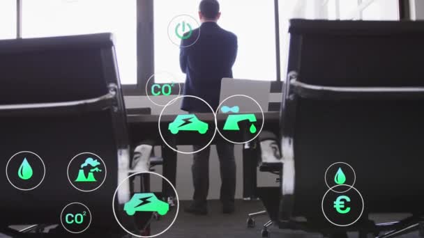 Animation Green Energy Concept Icons Businessman Κοιτάζοντας Έξω Από Γραφείο — Αρχείο Βίντεο