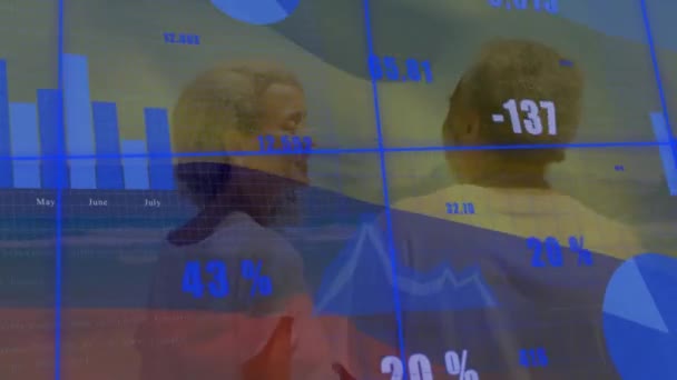 Анимация Обработки Финансовых Данных Над Флагом Колумбии Разноплановой Парой Концепция — стоковое видео