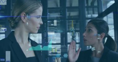 İstatistiksel veri işleme animasyonu. Ofiste tartışan iki farklı iş kadını hakkında. Bilgisayar arayüzü ve iş veri teknolojisi kavramı