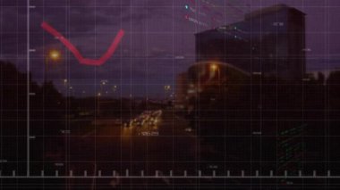 Şehir manzarası üzerinde finansal veri işleme animasyonu. Küresel finans, iş, bağlantılar, hesaplama ve veri işleme kavramı dijital olarak oluşturulmuş video.