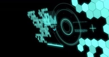 Siyah zemin üzerinde altıgenler bulunan tarama ve veri işleme alanının animasyonu. Bilim, tıp ve veri işleme kavramı dijital olarak oluşturulmuş video.