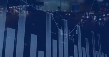 Şehir manzarası üzerinde finansal veri işleme animasyonu. Küresel finans, iş, bağlantılar, hesaplama ve veri işleme kavramı dijital olarak oluşturulmuş video.