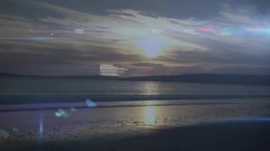 Deniz, sahil ve veri işleme animasyonu. Küresel iş, bilgisayar, veri işleme ve bağlantılar konsepti dijital olarak oluşturulmuş video.