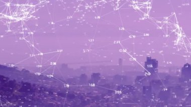 Modern şehrin gökyüzüne karşı hava görüntüsü üzerinden bağlı simgelerin etrafındaki numaraların animasyonu. Dijital kompozit, çoklu pozlama, iş, iletişim, binalar ve mimari konsept.