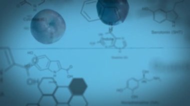 Elmaların mavi arkaplana karşı suya düşmesi üzerine molekül yapılarının animasyonu. Dijital bileşik, çoklu pozlama, anatomi, araştırma, meyve, sıvı, deney ve bilim konsepti.