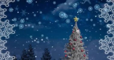 Mutlu Noel 'de kar tanelerinin canlandırılması ve Noel ağacına karşı yeni yıl mesajlaşması. Noel şenliği ve kutlama konsepti