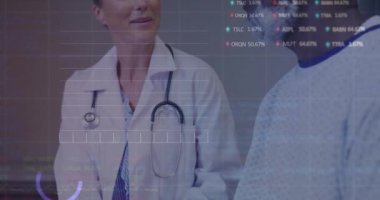 Çeşitli kadın doktorların hastalığını açıklayan grafiklerin ve alım satım tahtalarının animasyonu. Dijital bileşik, çoklu pozlama, rapor, iş dünyası, borsa, tıbbi ve sağlık konsepti.