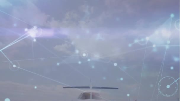 Animación Puntos Conectados Sobre Avión Estacionado Contra Cielo Nublado Aeropuerto — Vídeo de stock