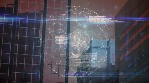 コンピュータ言語のアニメーション 建物や空に対して地球を形成する接続された点 デジタル複合 複数の露出 コーディング グローバリゼーション アーキテクチャ 都市コンセプト — ストック動画