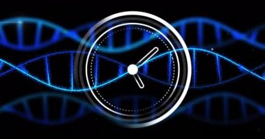 Siyah arka plandaki DNA iplikçikleri üzerinden hareket eden saatin animasyonu. Bilim, tıp ve teknoloji konsepti dijital olarak üretilen video.