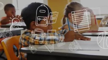 Okul simgelerinin sınıftaki çeşitli okul çocukları üzerinde canlandırılması. Küresel okul, eğitim, bağlantılar, hesaplama ve veri işleme kavramı dijital olarak oluşturulmuş video.
