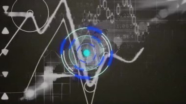 Kapsam taramasında finansal veri işleme animasyonu. Küresel finans, iş, bağlantılar, hesaplama ve veri işleme kavramı dijital olarak oluşturulmuş video.