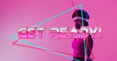 Hazır metin animasyonu, neon desenli Afro-Amerikan bayan tenis oyuncusu. Küresel spor, video oyunu, dijital arayüz, iletişim, veri işleme kavramı dijital olarak oluşturulmuş.