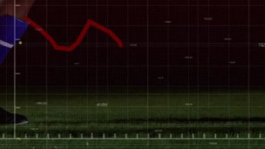 Futbolcuların topa vurması üzerine finansal veri işleme animasyonu. Küresel spor, iş dünyası, ağlar, hesaplama, veri işleme ve dijital olarak oluşturulmuş video konsepti.