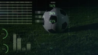 Toplu erkek futbolcunun bacaklarının üzerinde finansal veri işleme animasyonu. Küresel spor, iş dünyası, ağlar, bağlantılar, hesaplama ve veri işleme kavramı dijital olarak oluşturulmuş video.
