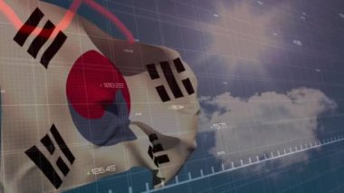 Güney Kore bayrağı üzerinde istatistik ve finansal veri işleme animasyonu. Küresel iş, finans, bağlantılar, hesaplama ve veri işleme kavramı dijital olarak oluşturulmuş video.