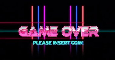 Oyunun animasyonu bitti. Lütfen siyah arkaplandaki renkli satırların üzerine bozuk para metni girin. Şekil, renk, yazı, teknoloji, eğlence ve ışık konsepti dijital olarak oluşturulmuş video.