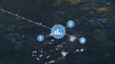 Manzara üzerindeki simgelerle bağlantı ağının animasyonu. Küresel iş, bağlantılar, hesaplama ve veri işleme kavramı dijital olarak oluşturulmuş video.