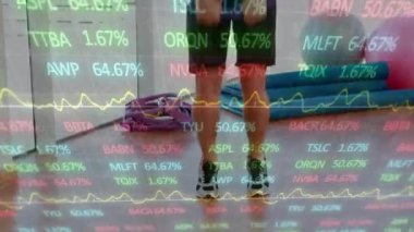 Beyazların atlama egzersizleriyle ilgili finansal veri işleme animasyonu. Küresel spor, iş, bilgisayar, veri işleme ve bağlantılar konsepti dijital olarak oluşturulmuş video.