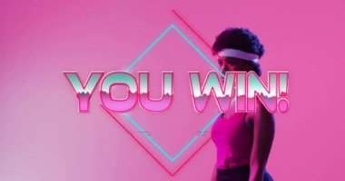 Sendeki animasyon metni kazandı, neon desenli Afro-Amerikan bayan tenis oyuncusu. Küresel spor, video oyunu, dijital arayüz, iletişim, veri işleme kavramı dijital olarak oluşturulmuş.