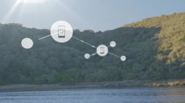 Manzara üzerindeki simgelerle bağlantı ağının animasyonu. Küresel iş, bağlantılar, hesaplama ve veri işleme kavramı dijital olarak oluşturulmuş video.