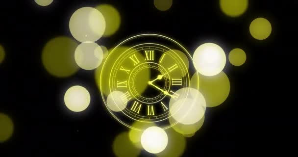 Animación Del Reloj Mostrando Medianoche Manchas Luz Sobre Fondo Negro — Vídeo de stock