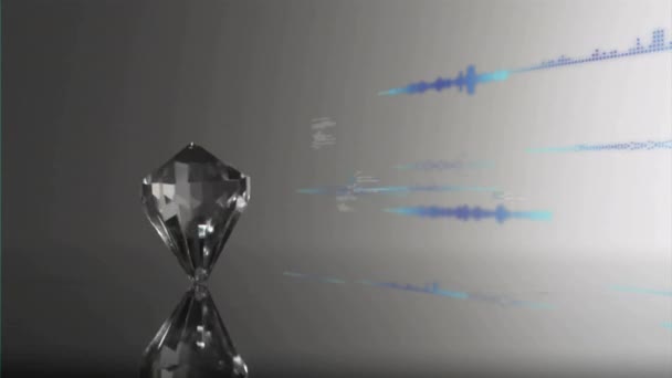 Animación Del Lenguaje Informático Ondas Sonoras Sobre Diamante Giratorio Superficie — Vídeo de stock