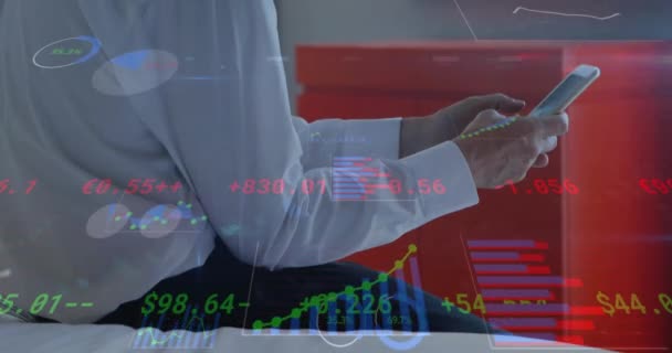 Animación Del Procesamiento Datos Financieros Sobre Hombre Negocios Caucásico Usando — Vídeo de stock