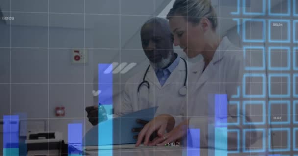 Animacja Wykresów Zmiana Liczb Mapowanie Różnych Lekarzy Omawiających Raporty Pacjentów — Wideo stockowe
