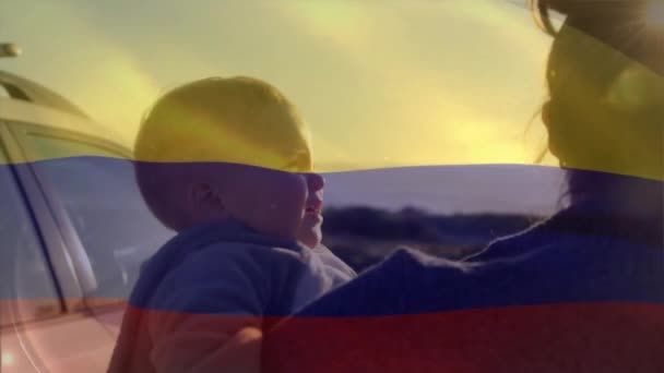 Animación Bandera Colombiana Sobre Madre Padre Hijo Caucásicos Playa Soleada — Vídeo de stock