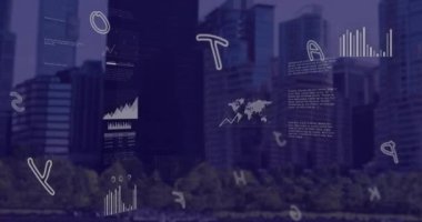 Şehir manzarası üzerinde finansal veri işleme animasyonu. Küresel finans, iş, bağlantılar, ad veri işleme kavramı dijital olarak oluşturulmuş video.
