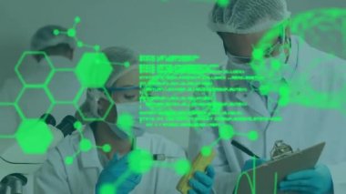 Laboratuvarda çalışan çeşitli bilim adamları yerine dijital beyinlerle veri işleme animasyonu. Bilim, bilgisayar ve dijital arayüz kavramı dijital olarak oluşturulmuş video.