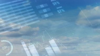 Bulut arkaplanı üzerinde istatistik ve veri işleme animasyonu. Küresel iş, bağlantılar, bulut hesaplama ve veri işleme kavramı dijital olarak oluşturulmuş video.