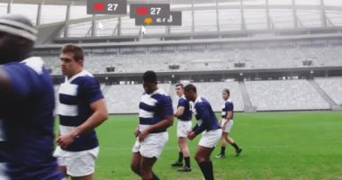 Stadyumda oynayan farklı rugby oyuncularından oluşan bir takıma karşı sosyal medya ikonlarının canlandırılması. Sosyal medya ağı ve spor fitness kavramı